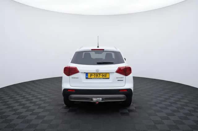 Suzuki Vitara (2020) thumbnail 4