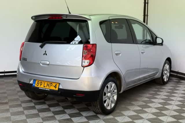 Mitsubishi Colt (2010) thumbnail 4