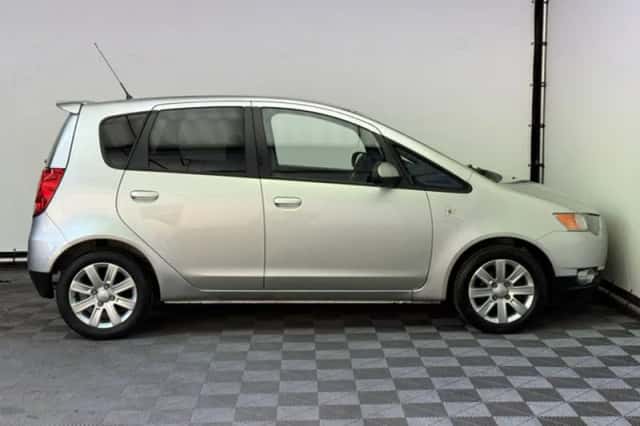 Mitsubishi Colt (2010) thumbnail 5