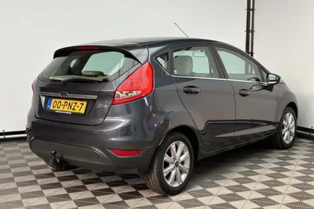 Ford Fiesta (2011) thumbnail 4