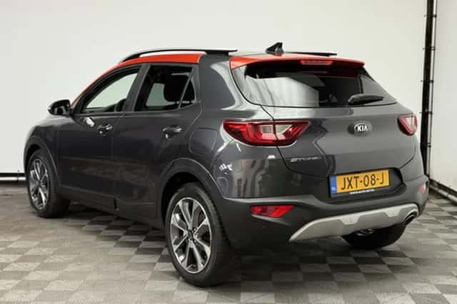 Kia Stonic (2018) thumbnail 3