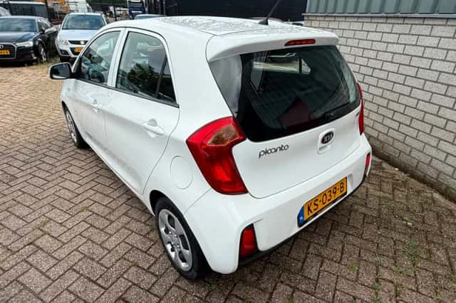 Kia Picanto (2016) thumbnail 5