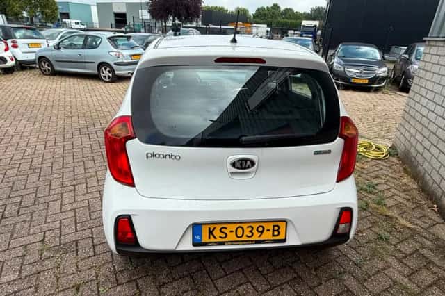 Kia Picanto (2016) thumbnail 6