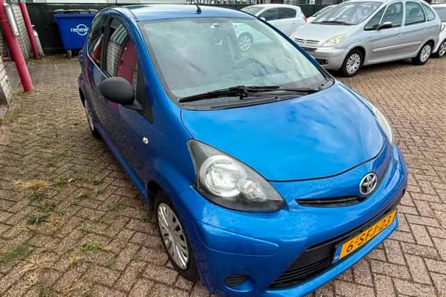 Toyota Aygo (2013) thumbnail 3