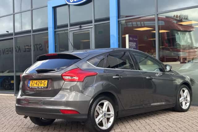 Ford Focus (2015) thumbnail 2