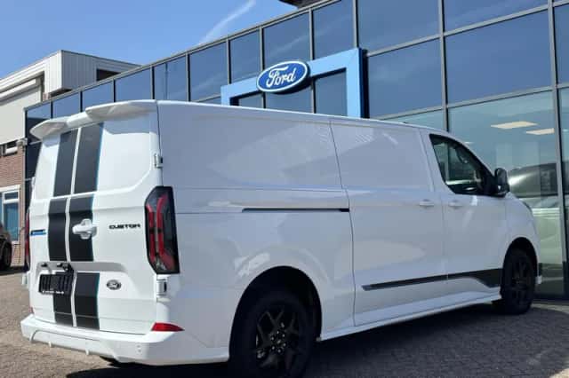 Ford E-Transit Custom (2026) thumbnail 2
