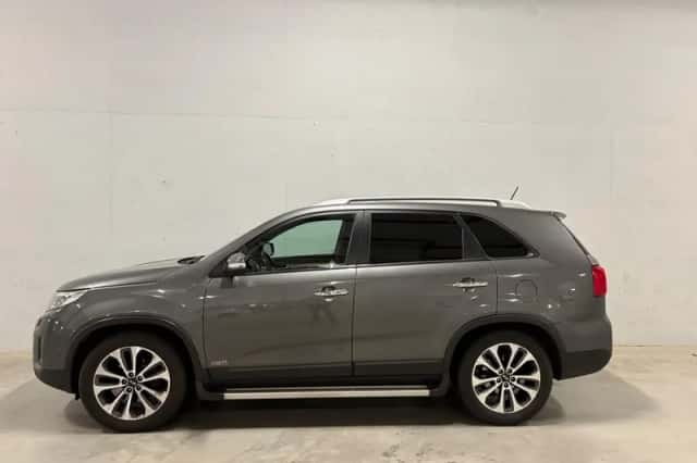 Kia Sorento (2013) thumbnail 2