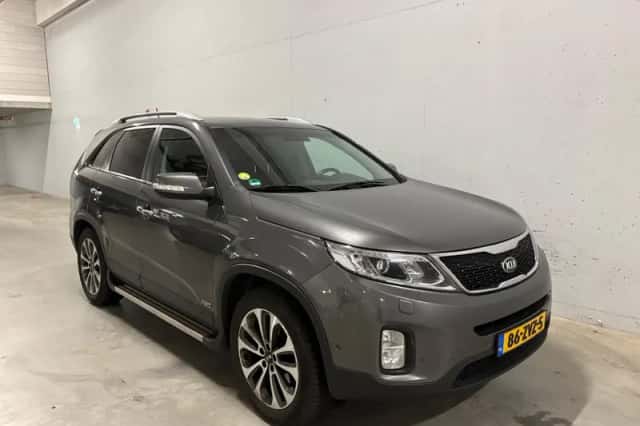 Kia Sorento (2013) thumbnail 4
