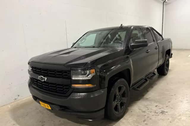 Chevrolet SILVERADO (2017) thumbnail 1