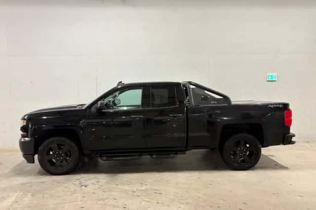 Chevrolet SILVERADO (2017) thumbnail 3