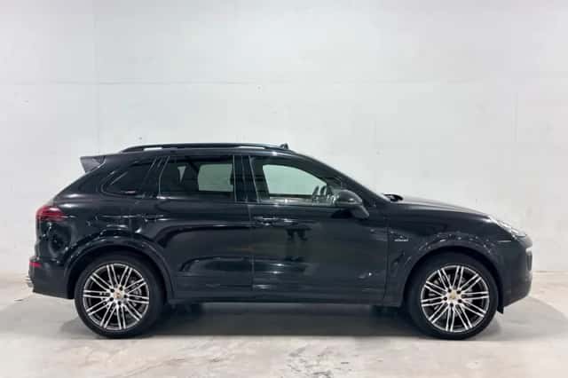Porsche Cayenne (2015) thumbnail 1