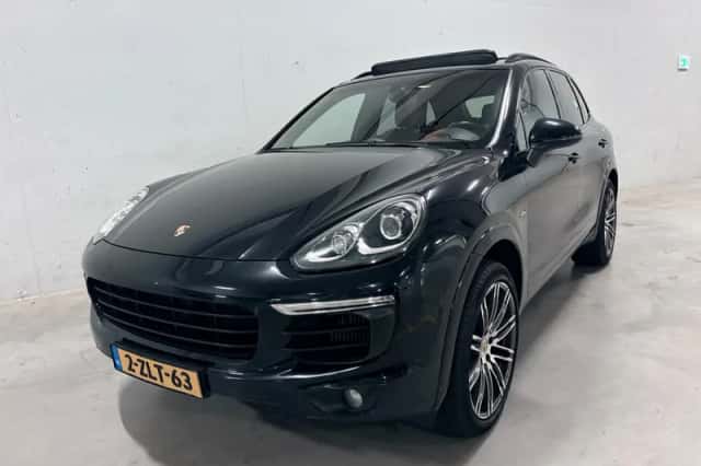 Porsche Cayenne (2015) thumbnail 3