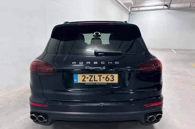 Porsche Cayenne (2015) thumbnail 4