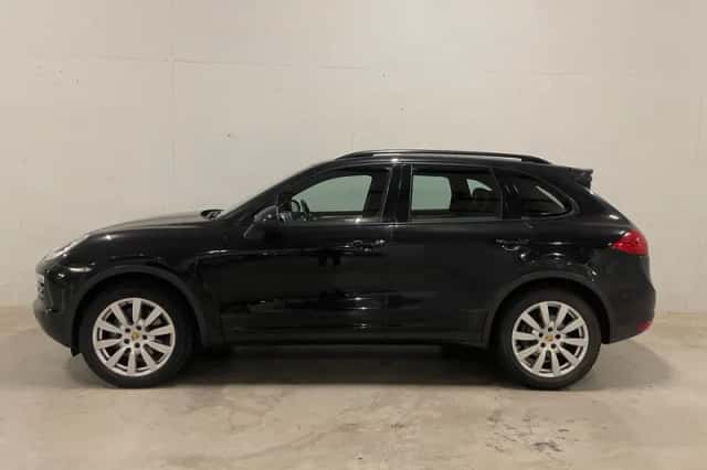 Porsche Cayenne (2012) thumbnail 2
