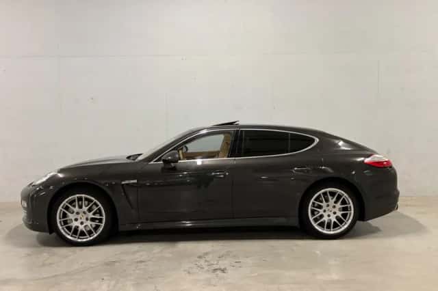 Porsche Panamera (2009) thumbnail 1
