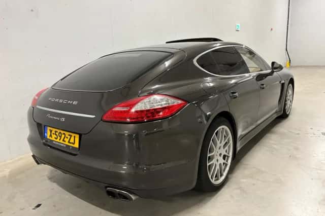 Porsche Panamera (2009) thumbnail 3