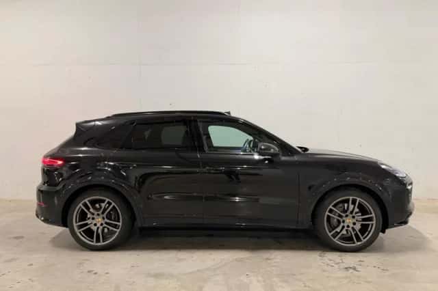 Porsche Cayenne (2023) thumbnail 1