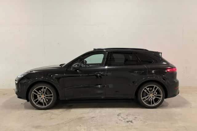 Porsche Cayenne (2023) thumbnail 2