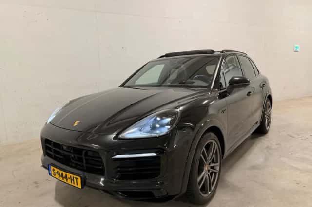 Porsche Cayenne (2023) thumbnail 3