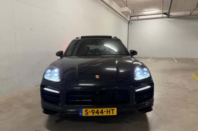 Porsche Cayenne (2023) thumbnail 4