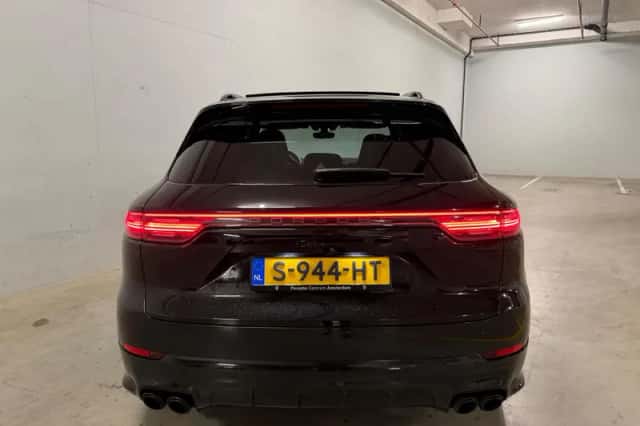 Porsche Cayenne (2023) thumbnail 5