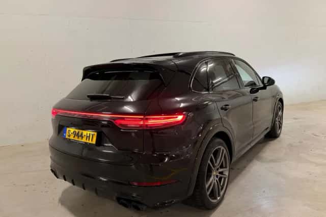 Porsche Cayenne (2023) thumbnail 6