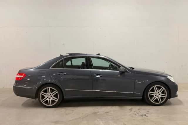 Mercedes-Benz E-Klasse (2011) thumbnail 1