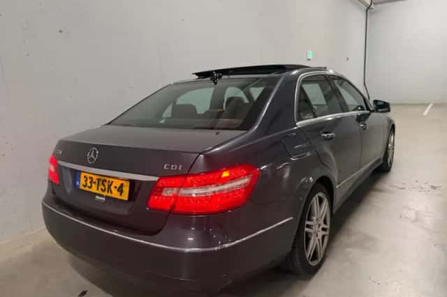 Mercedes-Benz E-Klasse (2011) thumbnail 2