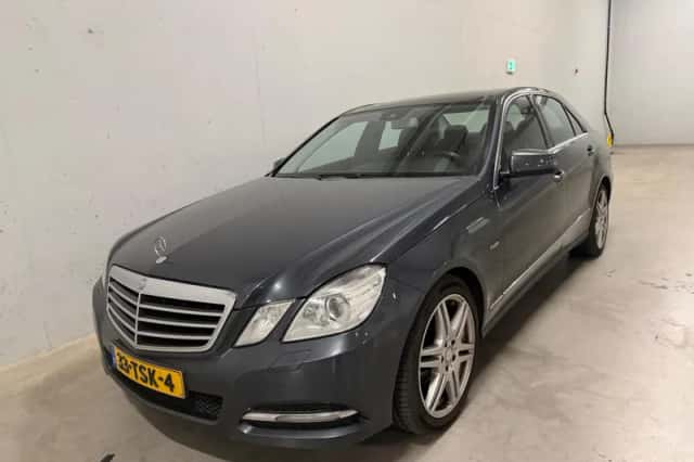Mercedes-Benz E-Klasse (2011) thumbnail 3