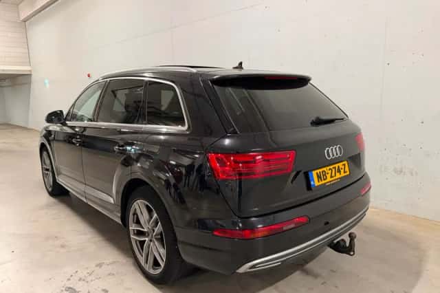 Audi Q7 (2016) thumbnail 6