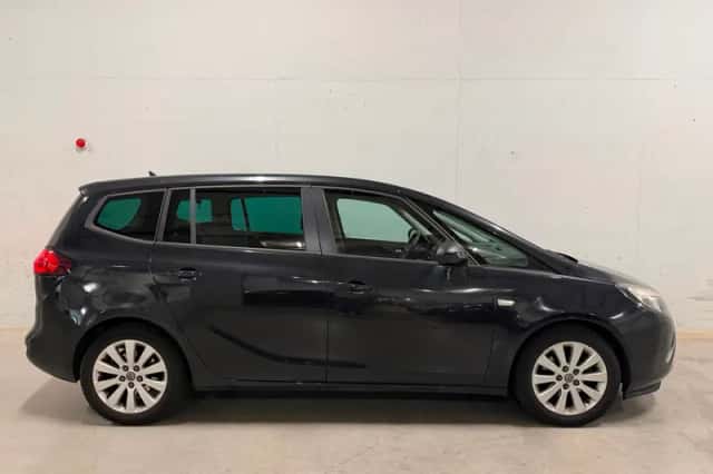 Opel Zafira Tourer (2015) thumbnail 1
