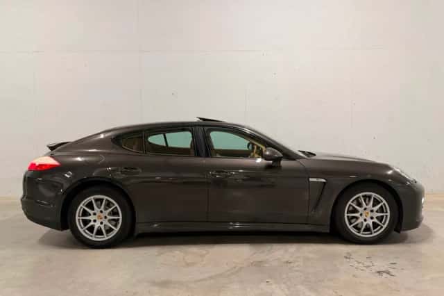 Porsche Panamera (2012) thumbnail 1