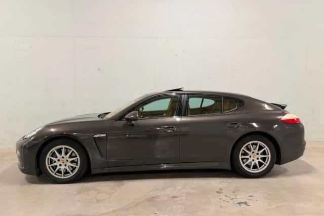 Porsche Panamera (2012) thumbnail 2