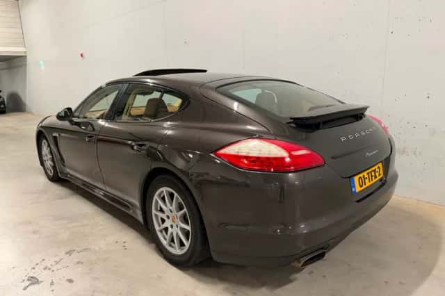 Porsche Panamera (2012) thumbnail 3