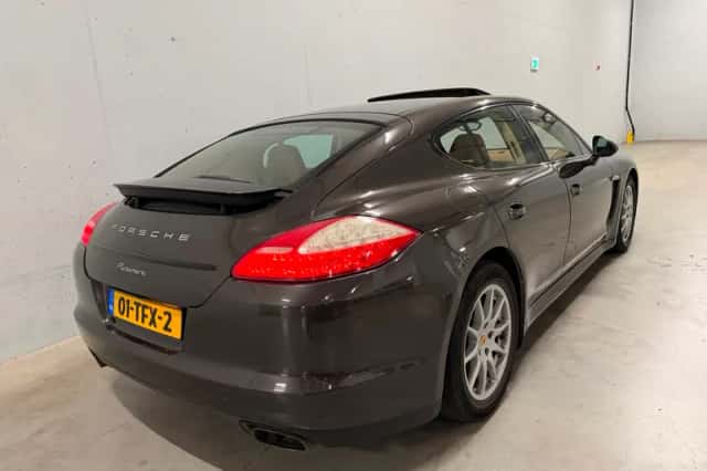 Porsche Panamera (2012) thumbnail 6