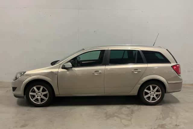 Opel Astra (2010) thumbnail 1