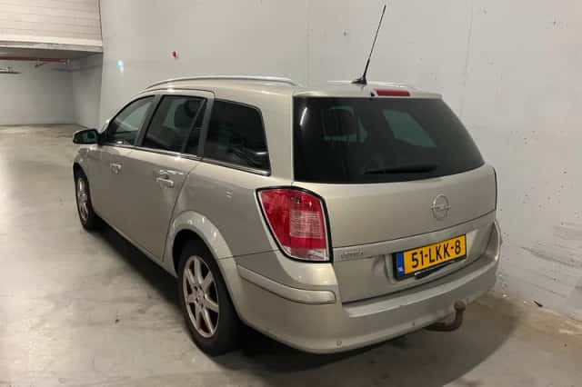 Opel Astra (2010) thumbnail 5