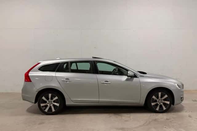 Volvo V60 (2013) thumbnail 1