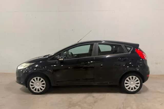 Ford Fiesta (2016) thumbnail 2