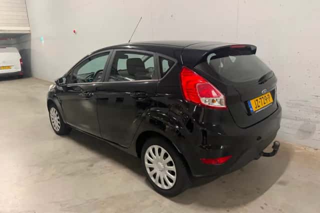 Ford Fiesta (2016) thumbnail 3