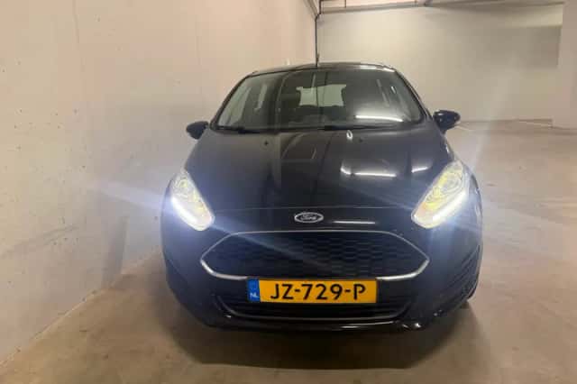 Ford Fiesta (2016) thumbnail 5