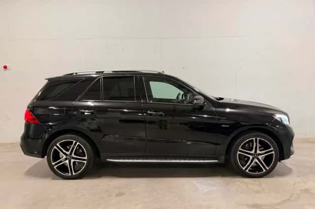 Mercedes-Benz GLE (2017) thumbnail 1