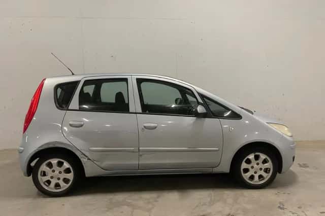 Mitsubishi Colt (2004) thumbnail 1