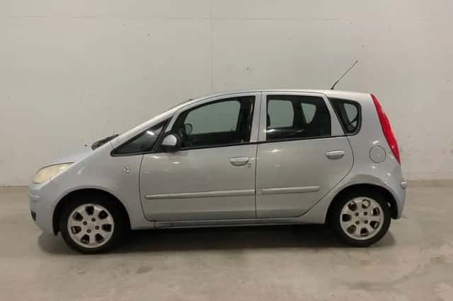 Mitsubishi Colt (2004) thumbnail 2