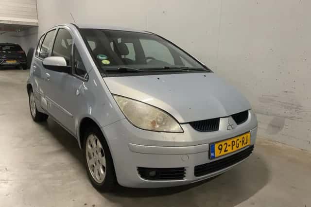 Mitsubishi Colt (2004) thumbnail 3