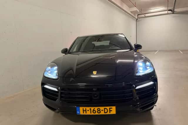 Porsche Cayenne (2020) thumbnail 4