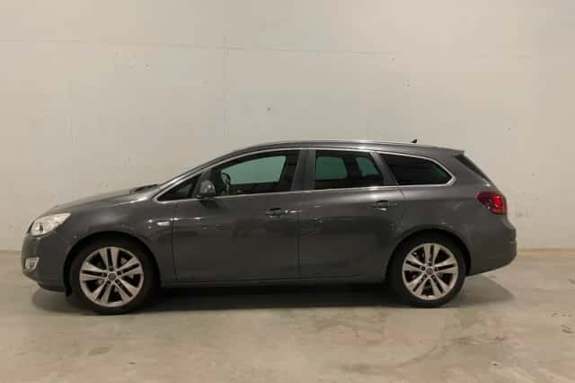 Opel Astra Sports Tourer (2011) thumbnail 1