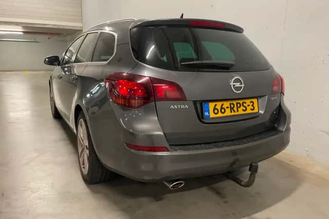Opel Astra Sports Tourer (2011) thumbnail 3