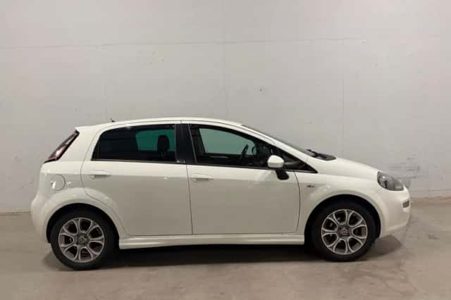 Fiat Punto (2014) thumbnail 1