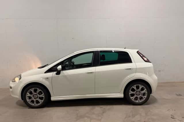Fiat Punto (2014) thumbnail 2